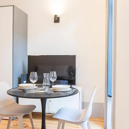 Apartment Modern Retro Downtown By Lovelystay