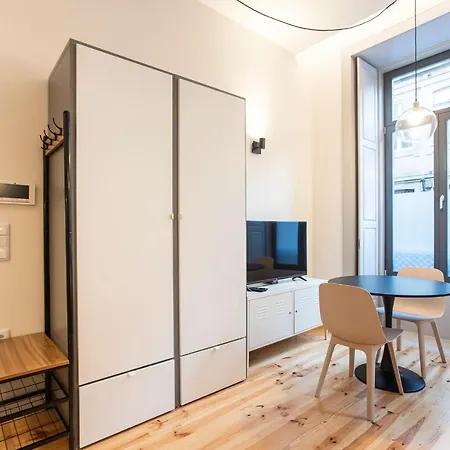 Modern Retro Downtown By Lovelystay Apartment