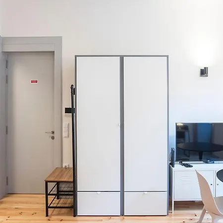 Apartman Modern Retro Downtown By Lovelystay